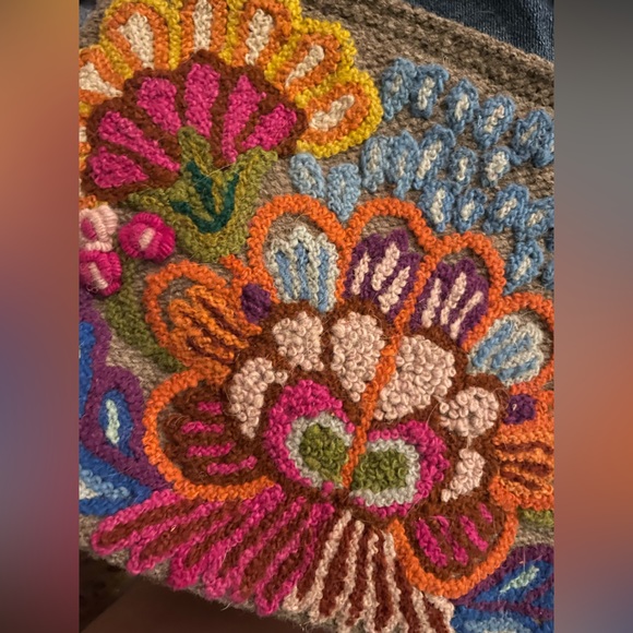 NEW no tags Noonday Collection Hand Embroidered Wool Floral Clutch with Tasselss - Picture 2 of 6